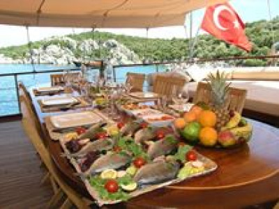 Tipo de cocina en un yate de crucero Turquia